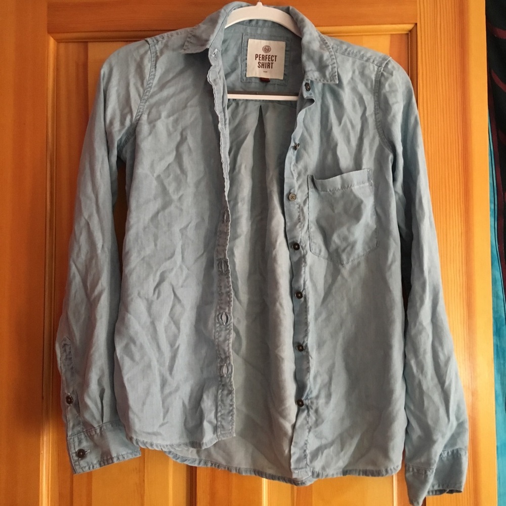 SO Relaxed Lightwash Soft Denim Shirt Button Down